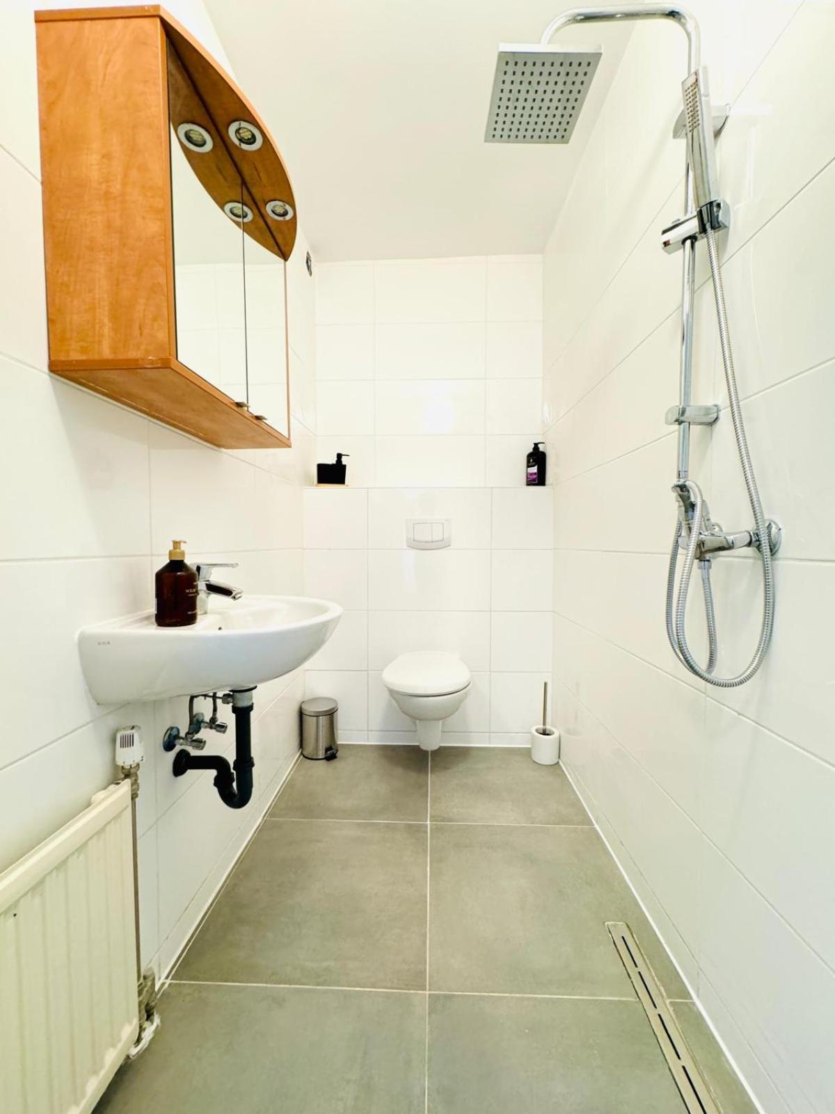 Very Spacious Apartment For Up To 7P With Great Location فيينا المظهر الخارجي الصورة